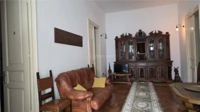 Casa cu etaj,teren 400 mp, pretabila : clinica, gradinita, birouri - foto 2