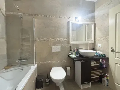 Refugiu urban cu personalitate – Casa cu mansarda si crama amenajata -  zona centrala - foto 12