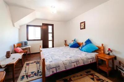 Pensiune cu teren de 5.700 mp, Runcu - Cheile Sohodolului - foto 12