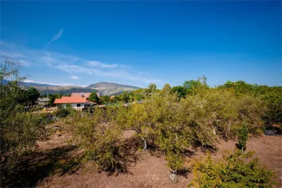 Pensiune cu teren de 5.700 mp, Runcu - Cheile Sohodolului - foto 4