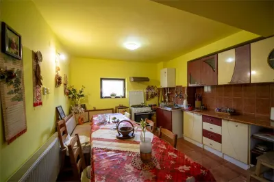 Pensiune cu teren de 5.700 mp, Runcu - Cheile Sohodolului - foto 10