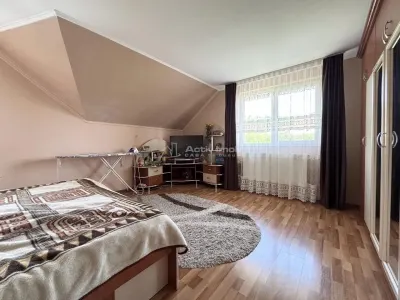 Casa - Vila - str. Piatra Craiului - foto 6