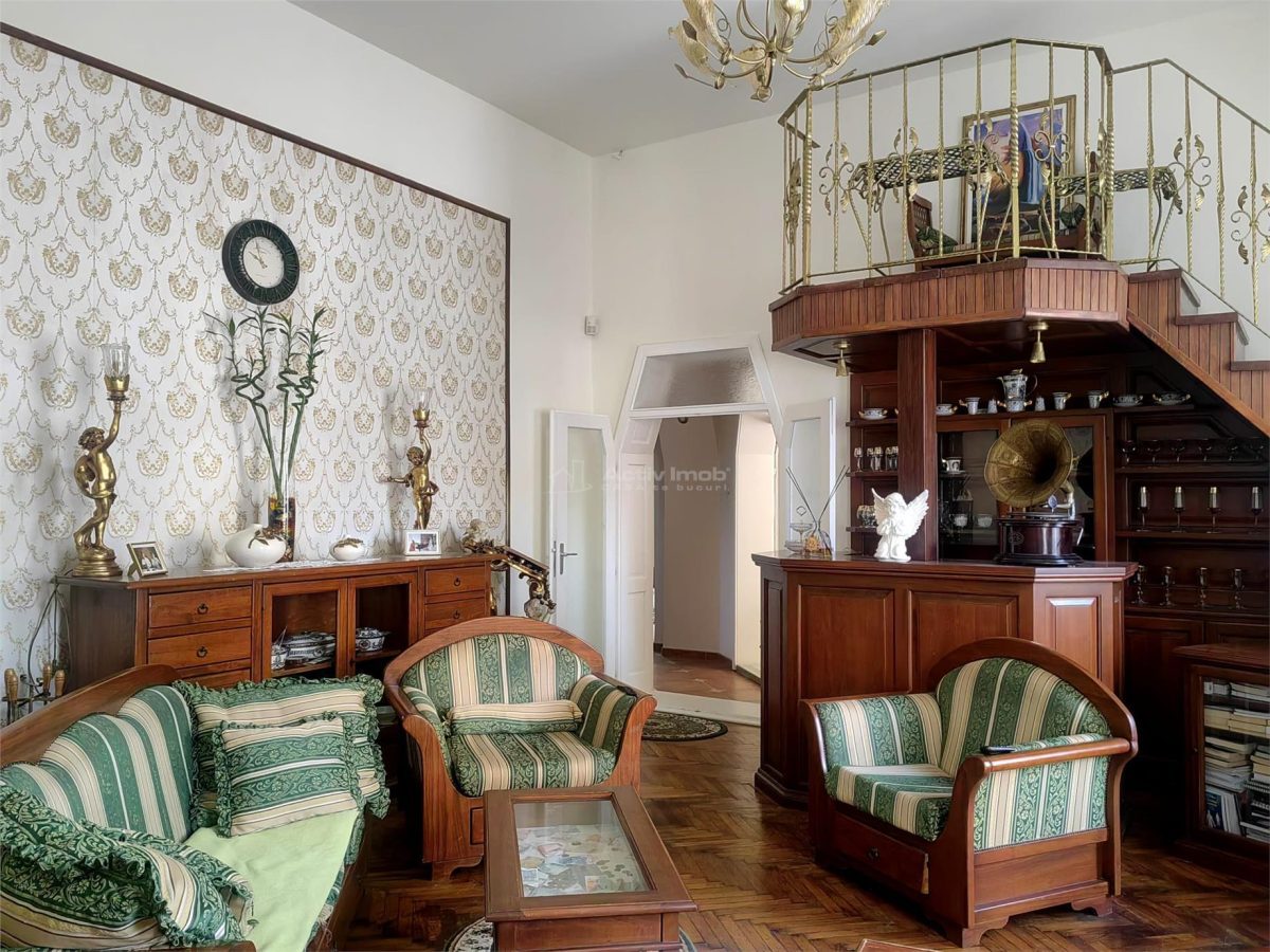 Apartament renovat ultracentral | 116 mp utili | 2 parcari | pod mansardabil 100mp | Traian Mosoiu, Oradea - Oradea