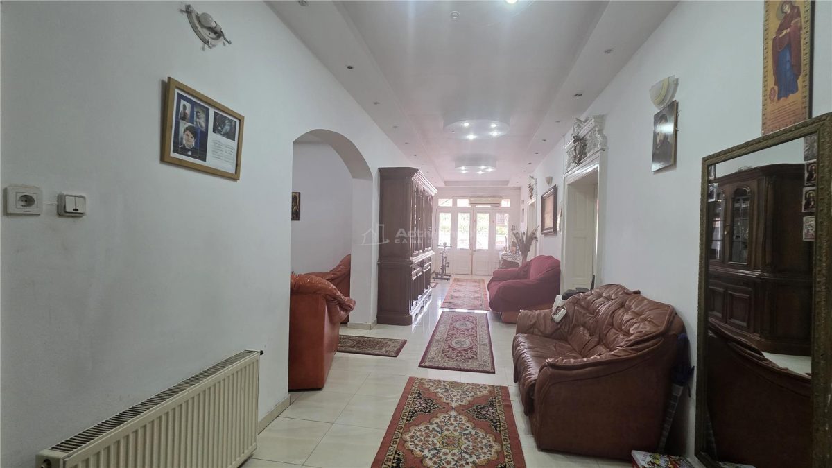 Casa boiereasca, teren 418 mp, pretabila- clinica, birouri, locuinta - Craiova