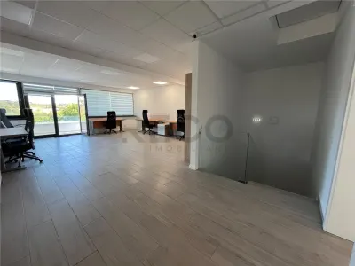 RECO Casa de inchiriat pentru birouri / spatiu de locuit in Oradea- 5 minute de centru - foto 16