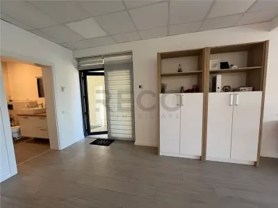 RECO Casa de inchiriat pentru birouri / spatiu de locuit in Oradea- 5 minute de centru - foto 17