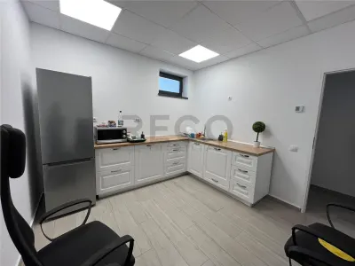 RECO Casa de inchiriat pentru birouri / spatiu de locuit in Oradea- 5 minute de centru - foto 9