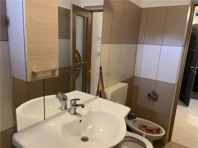 Apartament 2 camere  in Focsani, zona ultracentrala - Spitalul Militar , decomandat , mobilat si utilat complet - foto 16