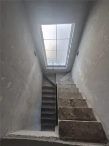 Casa individuala - despartita prin terasa - 4 benzi - zona excelenta - toate utilitatile - foto 16