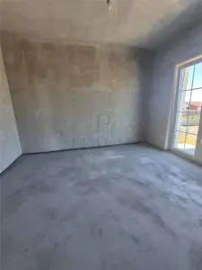 Casa individuala - despartita prin terasa - 4 benzi - zona excelenta - toate utilitatile - foto 21