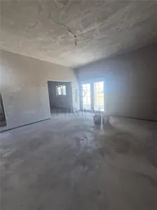 Casa individuala - despartita prin terasa - 4 benzi - zona excelenta - toate utilitatile - foto 25