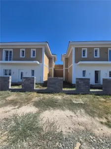 Casa individuala - despartita prin terasa - 4 benzi - zona excelenta - toate utilitatile - foto 7