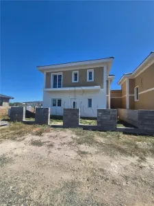 Casa individuala - despartita prin terasa - 4 benzi - zona excelenta - toate utilitatile - foto 9