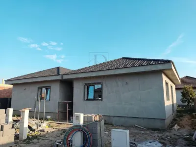 Duplex 4 camere - despartit prin CT - zona foarte buna - asfalt - posibilitate alegere finisaje - foto 5