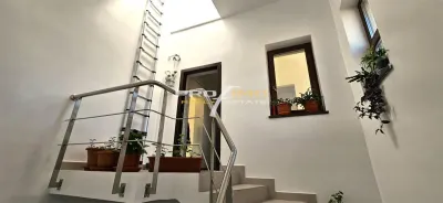 Apartament 3 camere intr o vila P+2E cu cate un apartament pe etaj - foto 4