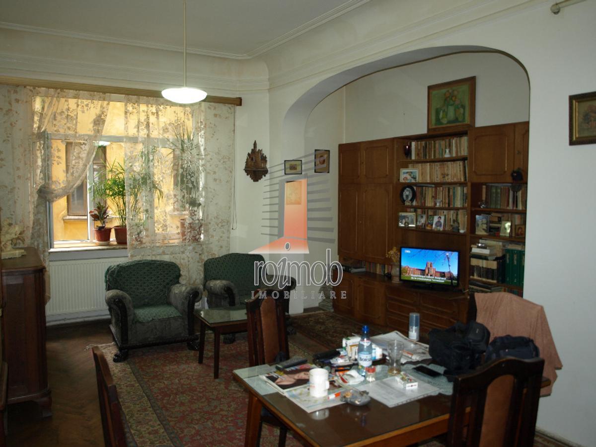 Apartament 3 camere, etajul 1/3, zona Mosilor - Bucuresti