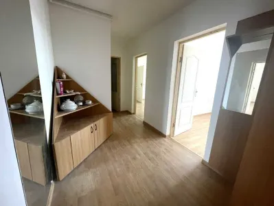 3 camere decomandat | 60 mp + logie | Etaj intermediar | Calea Bucuresti - Brasov