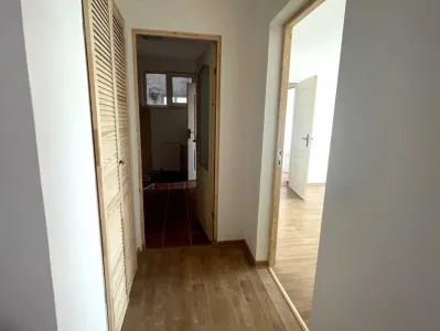 3 camere decomandat | 60 mp + logie | Etaj intermediar | Calea Bucuresti - foto 4