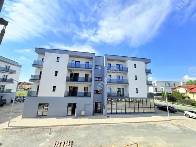 De vanzare apartament la cheie cu 2 camere 50 mp utili zona Pictor Brana din Selimbar - foto 2