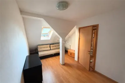Apartament 3 camere balcon zona Vasile Aaron - foto 3
