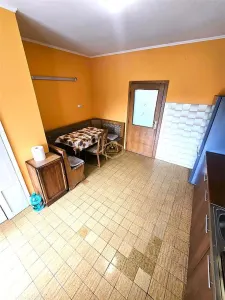 O proprietate rara | Locuinta generoasa + spațiu comercial cu acces stradal - foto 9