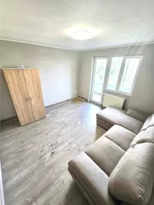 Etaj 3 | Apartament renovat cu 2 camere + garaj | Botizului - foto 2