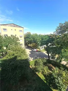 Etaj 3 | Apartament renovat cu 2 camere + garaj | Botizului - foto 12