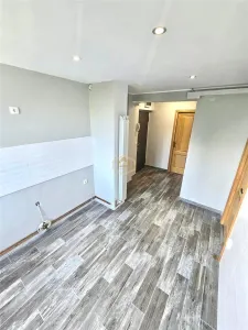 Etaj 3 | Apartament renovat cu 2 camere + garaj | Botizului - foto 3