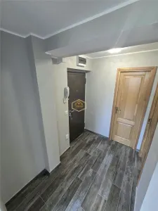 Etaj 3 | Apartament renovat cu 2 camere + garaj | Botizului - foto 4
