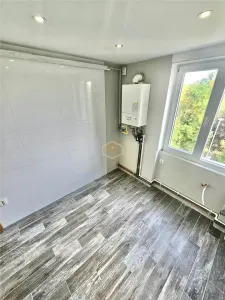 Etaj 3 | Apartament renovat cu 2 camere + garaj | Botizului - foto 9
