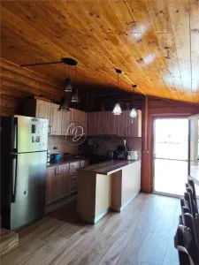 MDI Casa din busteni cu balta - foto 19