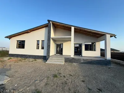 CASA LA GRI, EXTERIOR FINALIZAT, INTERIOR NEFINISAT - Focsani