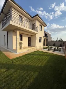 CASA INSIDIVUALA - SUPERBA - PISCINA INCALZITA - ZONA EXCELENTA - Mosnita Noua
