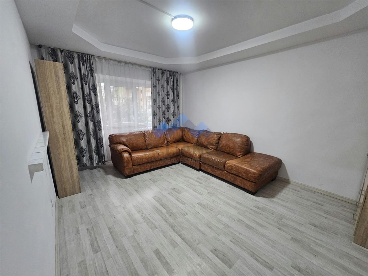 Apartament spatios, mobilat si utilat, la bulevard - Iasi