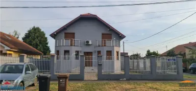 Vila P+M cu garaj inchis, in Bujac, pe colt - foto 2