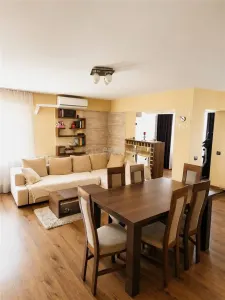Apartament 3 camere 2 bai etaj 1 Baia Mare Zona Traian - foto 3