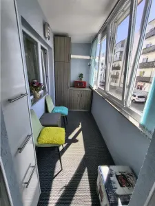 De inchiriat apartament modern la etajul 1 cu 2 camere decomandate, balcon si loc de parcare privat in Sibiu - foto 7
