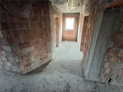 Casa individuala 5 camere 2 bai pivnita 380mp teren in Cisnadie - foto 9