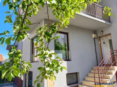 O casa altfel: stil vintage, curte proprie si 2 locuri de parcare -Brasov Central - foto 4