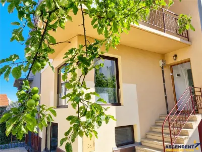 O casa altfel: stil vintage, curte proprie si 2 locuri de parcare -Brasov Central - foto 6