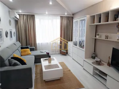 Apartament 3 camere in zona centrala Moldova Noua - foto 2
