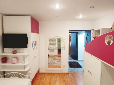 Apartament 3 camere in zona centrala Moldova Noua - foto 8