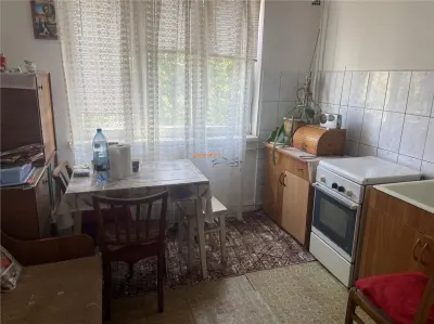 Garsoniera de vanzare , et 3/4 , zona Gara , libera - foto 4