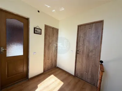 Apartament la casa 3 camere zona Gusterita - foto 13