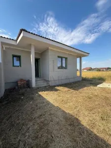 Duplex parter - 2 dormitoare - 3 bai - Mosnita Veche
