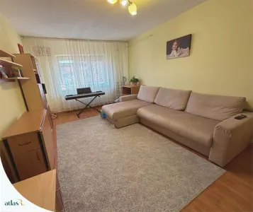 Apartament 3 camere  | 70 mp | etaj 4 | Nicolina | Bloc 1984 - foto 2