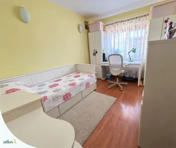 Apartament 3 camere  | 70 mp | etaj 4 | Nicolina | Bloc 1984 - foto 4