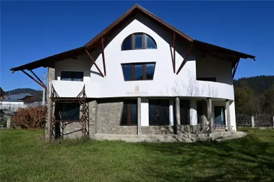 CASĂ DE VÂNZARE ÎN CÂMPULUNG MOLDOVENESC | BUCOVINA | 310 MP UTILI | TEREN 786 MP | LA 4 KM DE PÂRTIA DE SCHI | 125.000 Euro | COMISION 0% - foto 6