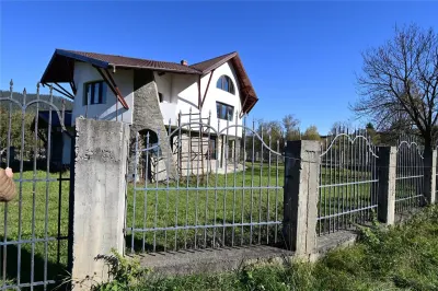 CASĂ DE VÂNZARE ÎN CÂMPULUNG MOLDOVENESC | BUCOVINA | 310 MP UTILI | TEREN 786 MP | LA 4 KM DE PÂRTIA DE SCHI | 125.000 Euro | COMISION 0% - foto 7