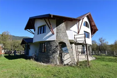 CASĂ DE VÂNZARE ÎN CÂMPULUNG MOLDOVENESC | BUCOVINA | 310 MP UTILI | TEREN 786 MP | LA 4 KM DE PÂRTIA DE SCHI | 125.000 Euro | COMISION 0% - foto 8